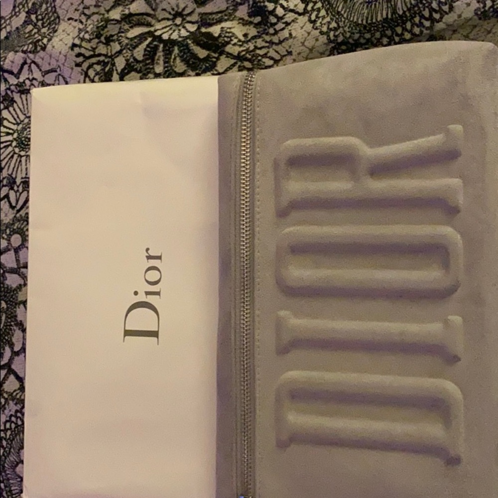DIOR CLUTCH w/ZIPPER &BOX